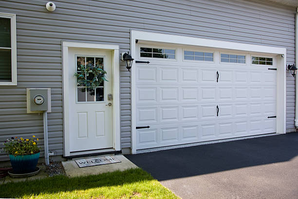 24/7 Emergency Garage Door Panel Replacement experts in Loughman, FL